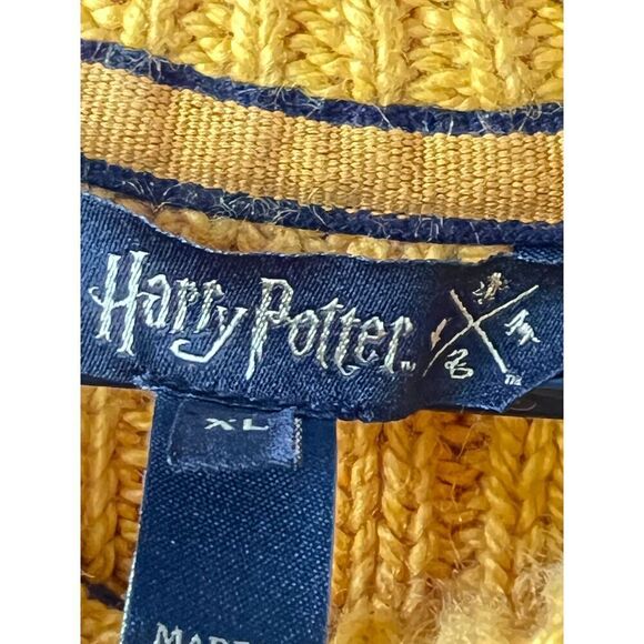 Harry Potter Hogwarts Hufflepuff Quidditch Lambwool Crew Neck Sweater XL - Picture 12 of 14